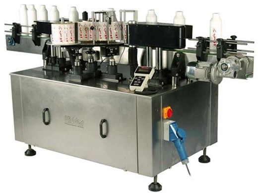 Wrap-around labelling machine